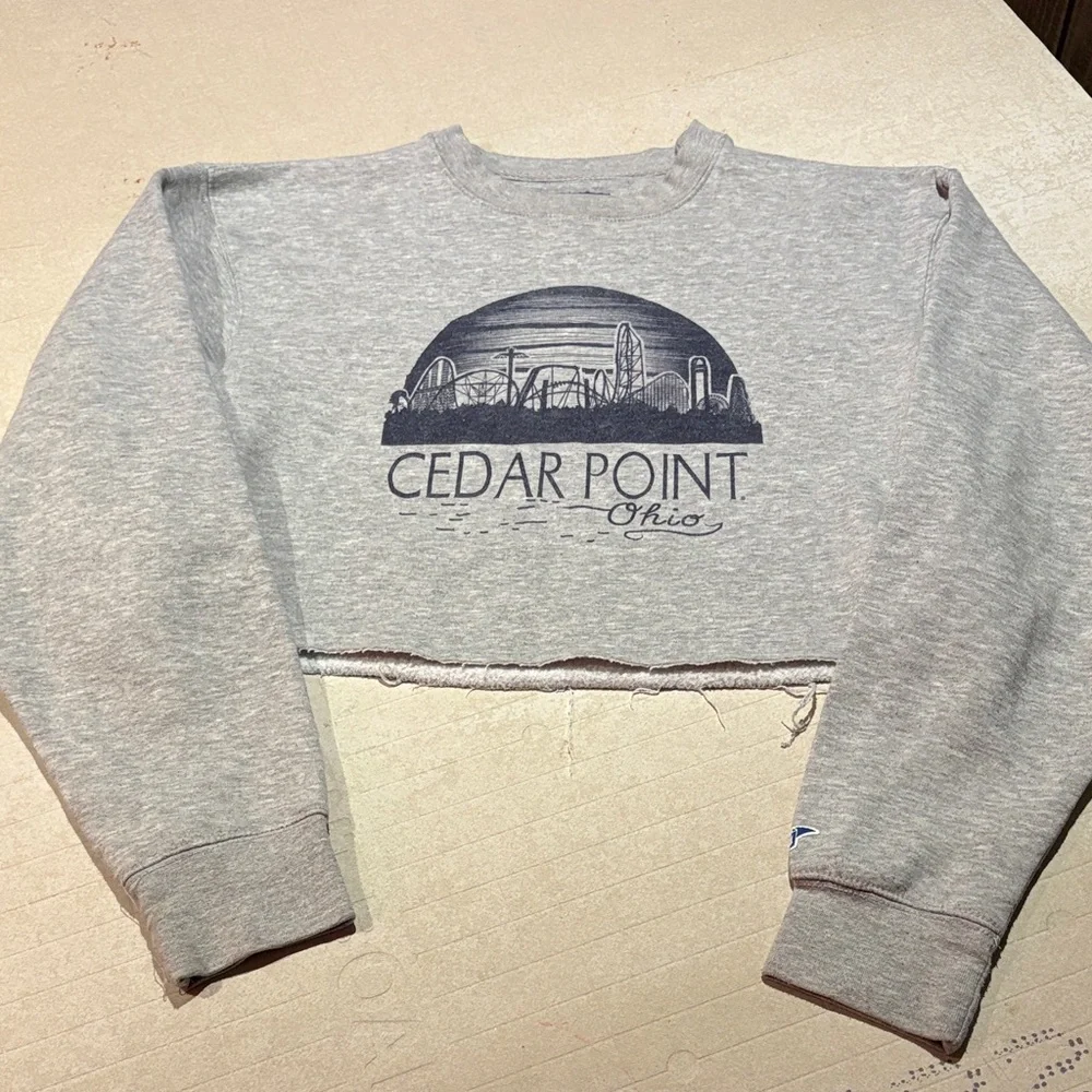 Cedar Point Crop Sweatshirt-Women’s SZ Small - Picture 1 of 6
